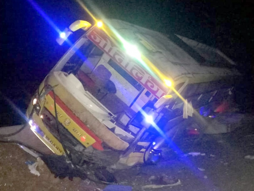A bus carrying laborers met with an accident at Bhoste Ghat | सुदैवाने अनर्थ टळला - मजुरांना घेऊन जाणाऱ्या बसला भोस्ते घाटात अपघात