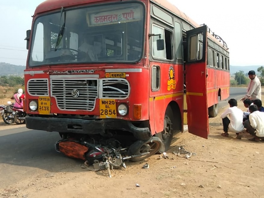 Two killed in a bus and two-wheeler accident at Aundha | बस आणि दुचाकीच्या समोरासमोर धडकेत मामा-भाचे ठार