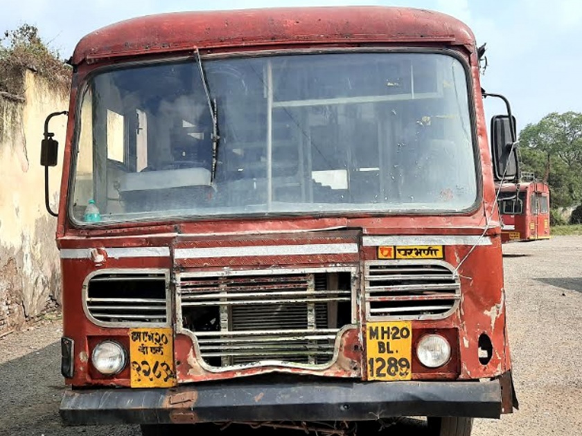 Parbhanikar's life-threatening journey through wreck buses | परभणीकरांचा भंगार बसेसमधून जीवघेणा प्रवास
