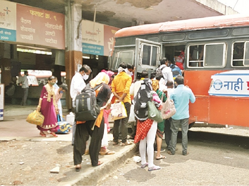 Comfort to the passengers! On the 45th day of the strike, ST Bus ran through all the bus stands in the Aurangabad district | प्रवाशांना थोडा दिलासा ! संपाच्या ४५ व्या दिवशी जिल्ह्यातील सर्वच बसस्थानकांतून धावली एसटी