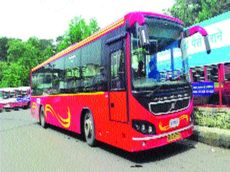 The transport workers of Solapur are in constant touch, along with the salary, are now demanding the removal of managers | सोलापुरातील परिवहन कर्मचाºयांचा संप कायम, पगारासोबतच आता व्यवस्थापकांना हटविण्याची मागणी