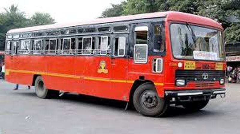 Buses in bad condition: chances of an accident | नादुरुस्त स्थितीत धावताहेत बसगाड्या :अपघाताची शक्यता