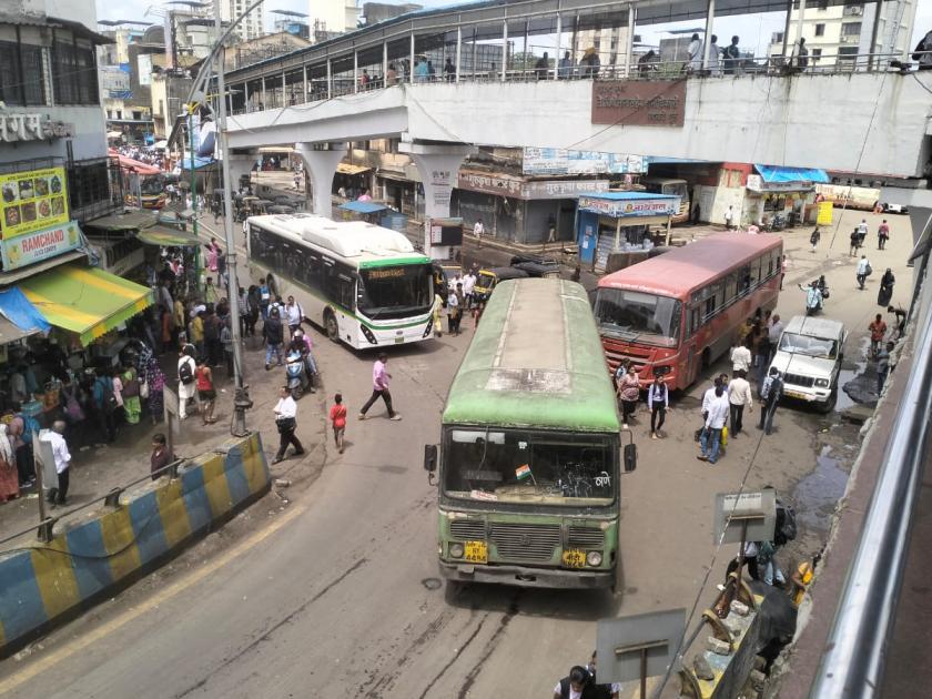 Traffic congestion due to santiswaral buses Increase in congestion in station area | सँटीसवरल बसेसमुळे वाहतूक कोंडी; स्टेशन परिसरातील गर्दीत वाढ