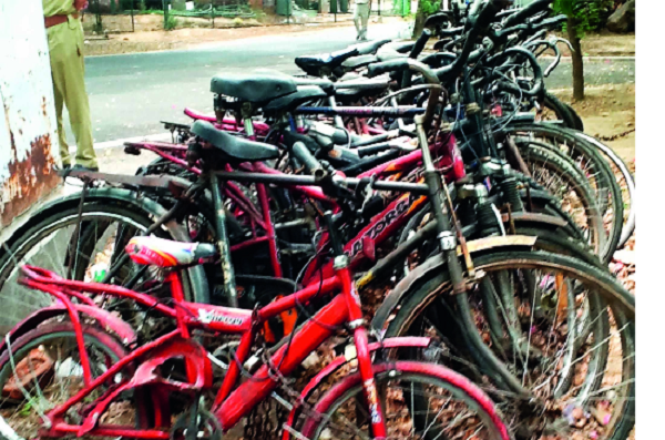 Two arrested for stealing sports bicycles in Thane | ठाण्यात स्पोर्ट्स सायकलींची चोरी करणारे दोघे जेरबंद