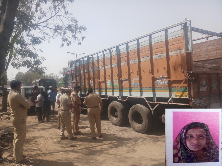 woman crushed by truck on bypass at Aurangabad | बायपासवर मोपेडस्वार महिलेला ट्रकने चिरडले