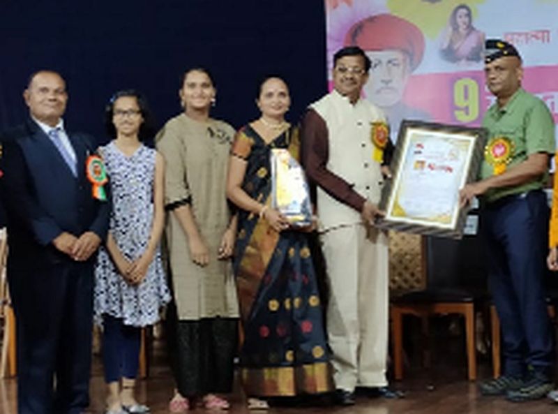 National Teacher Award awarded to Chitodkar | राष्टÑीय शिक्षक पुरस्कार चितोडकर यांना प्रदान