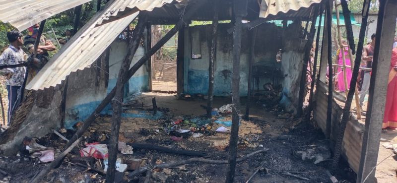 A house caught fire in Anji in Wardha district | वर्धा जिल्ह्यातील आंजी येथे आगीत घर जळून भस्मसात