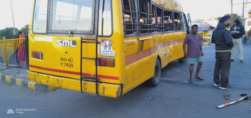Biscuit company bus hit in Nagpur; 40 injured | नागपुरात बिस्किट कंपनीच्या बसला धडक; ४० जखमी