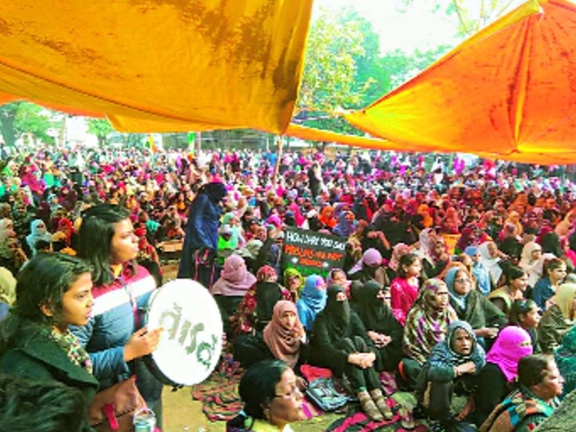 Shaheenbagh protest complete a month | शाहीनबाग : आंदोलनाला महिना पूर्ण, मागे हटण्यास महिलांचा नकार