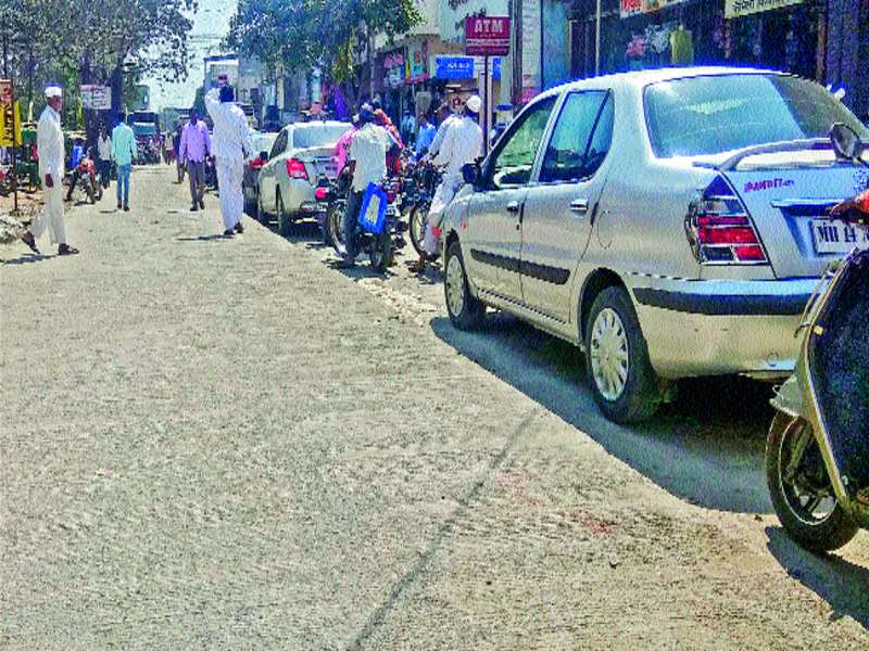 Pedestrians and drivers have to work due to the constant traffic jams in Kamashet | कामशेतमध्ये सततच्या वाहतूककोंडीमुळे पादचारी, चालकांना करावी लागते कसरत