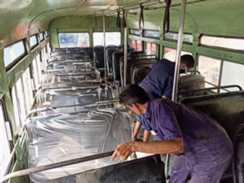 Shampoo and soda washing of 17,000 ST buses | १७ हजार एसटी बसेसची शाम्पू, सोड्याने धुलाई