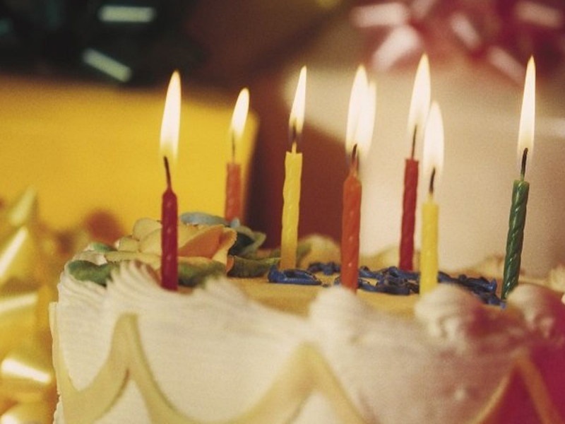 It was expensive to cut a cake with a scythe on Sonu's birthday; Both arrested | 'सोनू'च्या वाढदिवसाला भर रस्त्यावर कोयत्याने केक कापणे पडले महागात;कोंढव्यातील घटना
