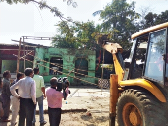 Crackdown on unauthorized constructions in Tarapur MIDC area | तारापूर एमआयडीसी परिसरातील अनधिकृत बांधकामांवर तोडक कारवाई