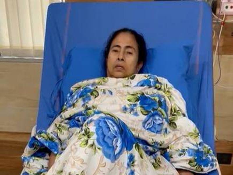 Mamata Banerjee will campaign in a wheelchair | ममता बॅनर्जी करणार व्हीलचेअरवरून प्रचार