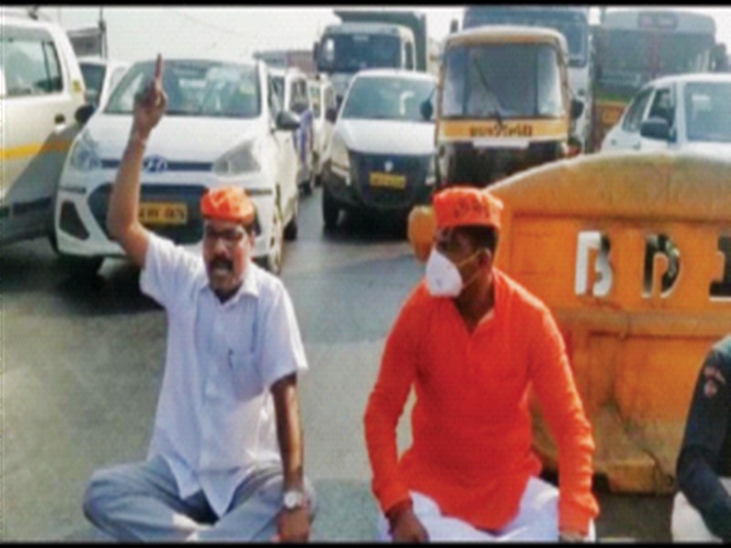 Maratha Kranti Morcha agitation at Vashi Toll Naka | वाशी टोल नाक्यावर मराठा क्रांती मोर्चाचे आंदोलन