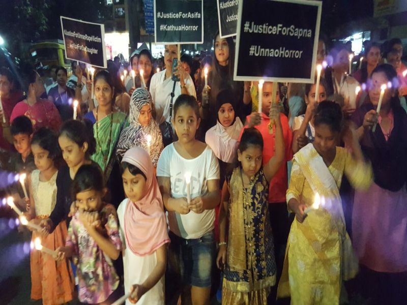 'sangharsh's candle march against rape case | कठुआ बलात्काराच्या निषेधार्थ ‘संघर्ष’च्या वतीने कँडलमार्च