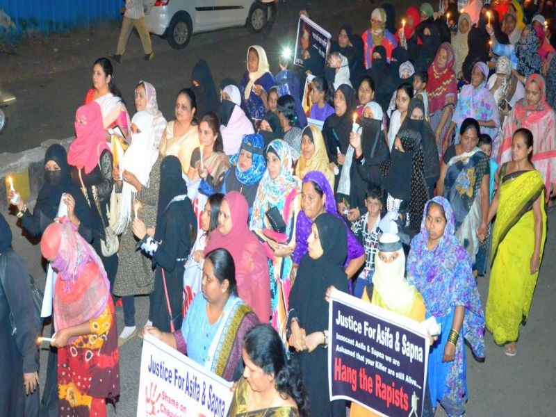 India is now ashamed: Muslim Women's Candal March in Nashik | भारत अब शर्मिंदा हैं : नाशिकमध्ये मुस्लीम महिलांचा कॅन्डल मार्च