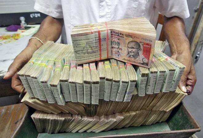 Fraud of lakhs by showing 1 thousand notes devalued | चलनातून बाद झालेल्या 1 हजाराच्या नोटा दाखवून लाखोंची फसवणूक