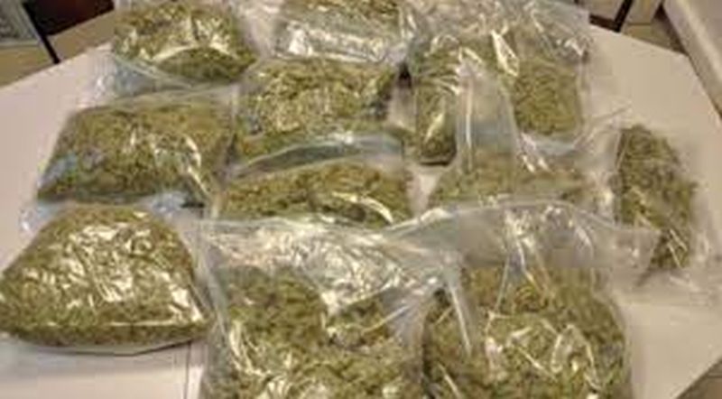 Three and a half kg stock of cannabis seized from Janata vegetable market in Akola | जनता भाजी बाजारातून साडेतीन किलो गांजाचा साठा जप्त