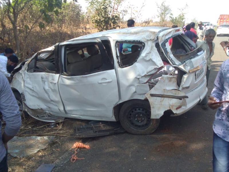 two death and five injured in Car accident in Badlapur | बदलापूरमध्ये महाविद्यालयीन विद्यार्थ्यांच्या कारला भीषण अपघात, दोघांचा मृत्यू तर पाच जण जखमी
