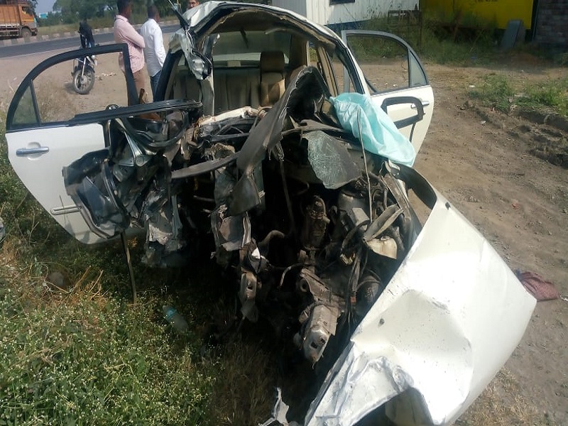 Two killed in car accident on Nagar-Pune highway | नगर-पुणे महामार्गावर कार अपघातात दोन ठार