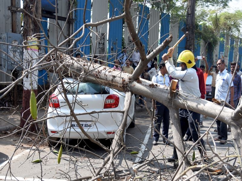 Fortunately the disaster was over: the car found under 'Chopidiswar' | सुदैवाने अनर्थ टळला : ‘चोपडीसावर’खाली सापडली कार
