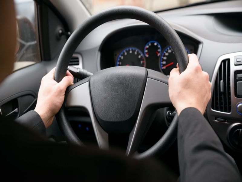 Be careful while driving if you sneeze | तुम्हाला 'ही' सवय आहे? मग गाडी चालवताना सावधान! अपघात होण्याचा मोठा धोका