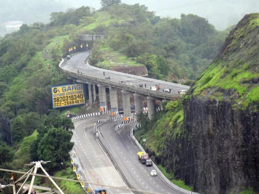 MSRDC's proposal to Govt to make Mumbai Pune expressway eight-lane, cost 5500 crores | द्रुतगती मार्ग आठपदरी होणार एमएसआरडीसीचा प्रस्ताव सरकारकडे, ५५०० कोटींचा खर्च