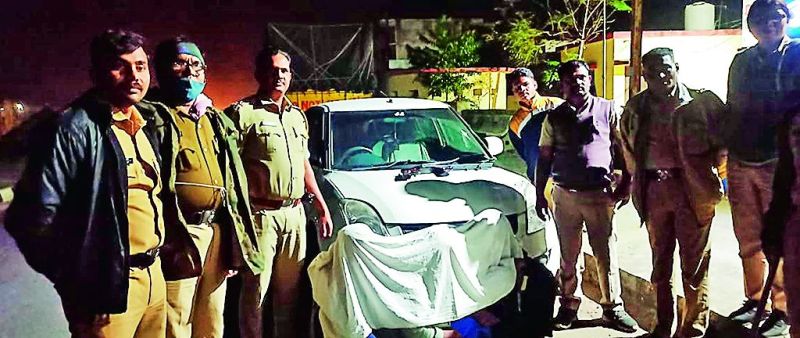 Robber arrested: car with rifle seized | लुटारू पाेलिसांच्या जाळ्यात : रायफलसह कार जप्त 