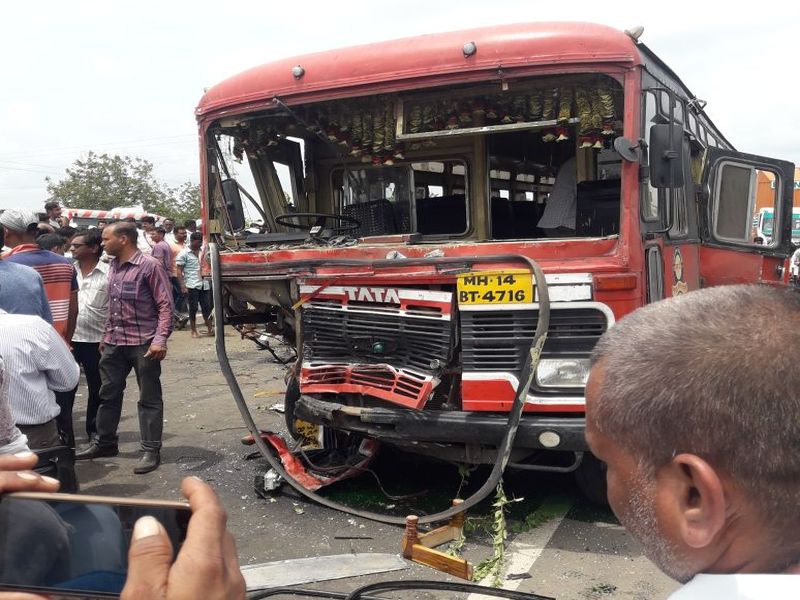 Nashik: ST bus And Car met with an accident, 4 people dead | नाशिक : पिंपळगावाजवळ एसटी बस-जीपचा भीषण अपघात, 8 जणांचा मृत्यू