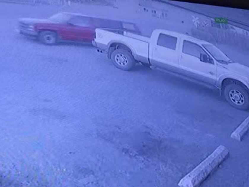 Thief car stolen while he robbed store in Washington | 'करावे तसे भरावे'! दुकान लुटायला आलेल्या चोराची कार चोरीला, व्हिडीओ व्हायरल