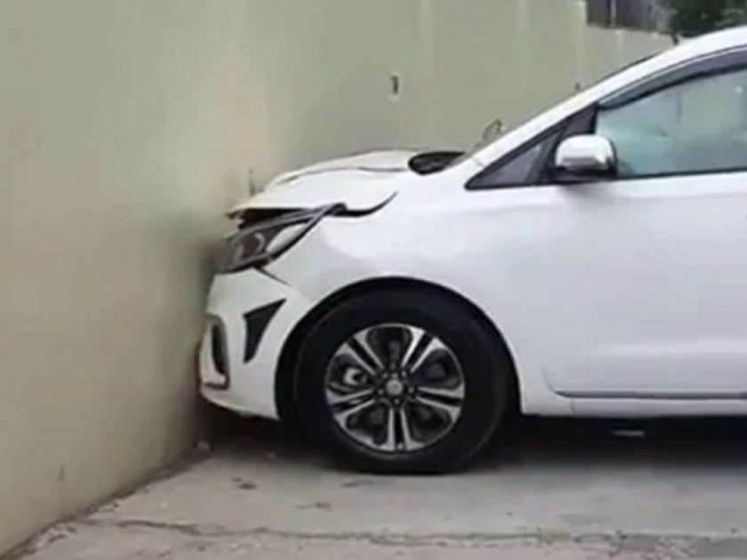 Driver crashes his brand new car on showroom wall video goes viral | शोरूममधून बाहेर काढताना ड्रायव्हरने भिंतीवर ठोकली नवी कोरी कार, व्हिडीओ व्हायरल