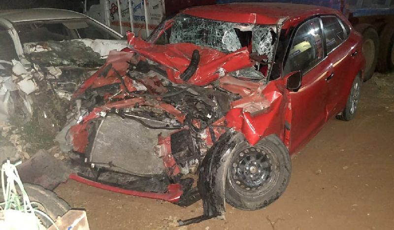 Sanflag worker killed, driver injured in truck collision | भरधाव ट्रकची कारला धडक; अपघातात सॅनफ्लॅग कामगार ठार, चालक जखमी 