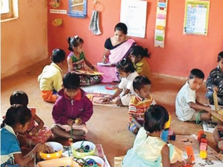 One girl to five thousand Anganwadi workers | पाच हजार अंगणवाडी सेविकांना एक काेटी