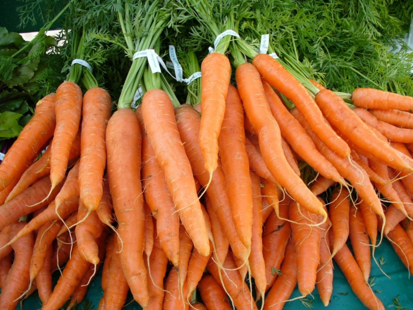 In the Nashik market, peas and carrots increased | नाशिक बाजारपेठेत वाटाणा,गाजराची आवक वाढली