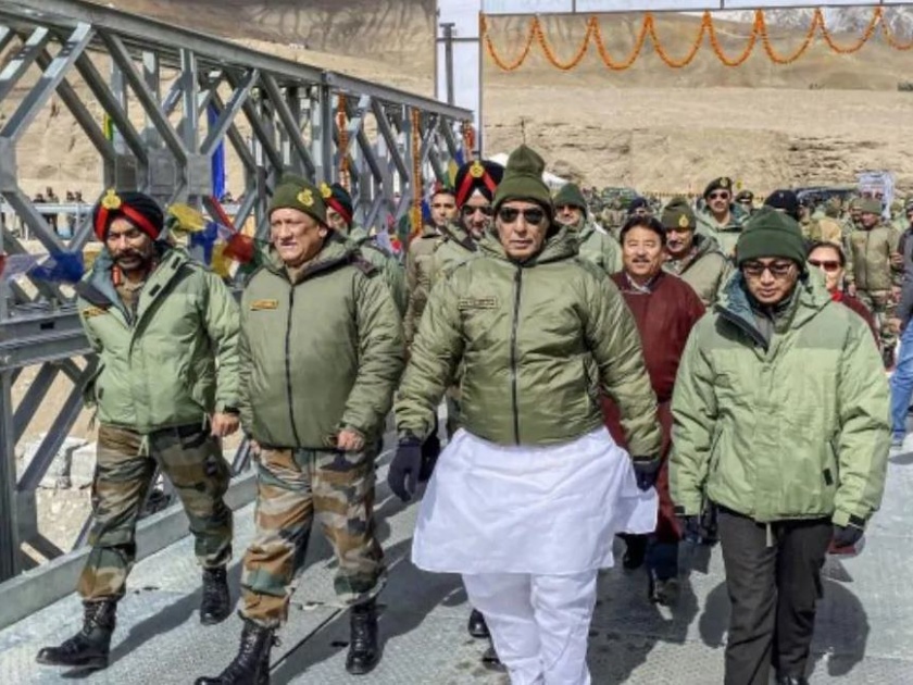 India's defense budget is smaller than China's, yet Rajnath Singh says 'thanks pm and fm' | चीनच्या तुलनेत भारताचं संरक्षण बजेट कमीच, तरीही राजनाथसिंह म्हणतात 'लय भारी'
