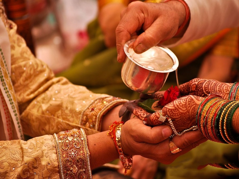 Unmarried girl can claim marriage expenses from parents - High Court | अविवाहित मुलगी पालकांकडे लग्नाचा खर्च मागू शकते - हायकोर्ट