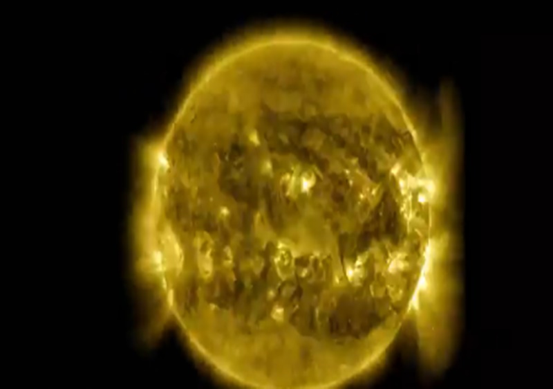 NASA made a video of watching the sun for 10 years, making a splash on social media | Video : NASA ने 10 वर्षे सूर्यावर नजर ठेऊन बनवला व्हिडिओ, सोशल मीडियावर धुमाकूळ