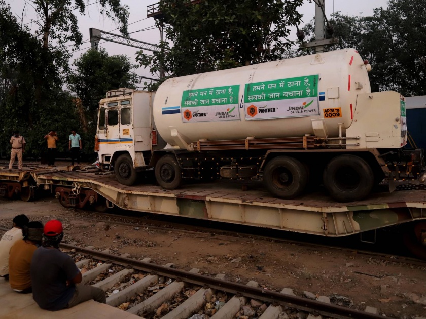 Attempts to transport Nagpur's oxygen tankers to Gujarat were thwarted | नागपूरचे ऑक्सिजन टँकर्स गुजरातला नेण्याचा प्रयत्न उधळला