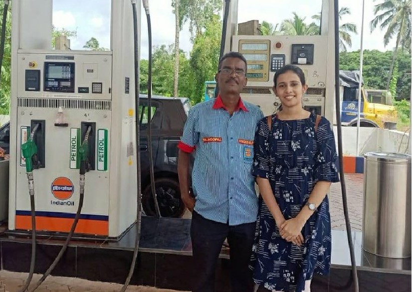 Petrol Pump Attendant's Daughter Makes It To IIT Kanpur | लय भारी... वडील पेट्रोल पंपावर कामगार, मुलगी IIT तून पेट्रोलियम इंजिनिअर बनणार