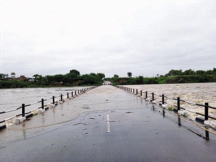 Torrential floods in Vidarbha, disruption of life | विदर्भात कोसळल्या मुसळधारा, जनजीवन विस्कळीत