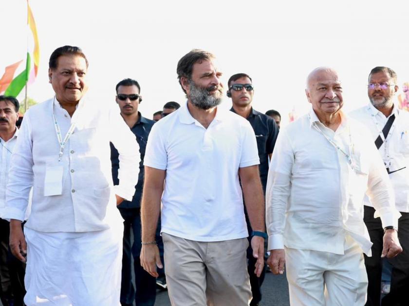Congress will break BJP and NCP with the testimony of three former chief ministers Sushilkumar Shinde | काँग्रेस तीन माजी मुख्यमंत्र्यांच्या साक्षीनं फोडणार 'भाजप अन् राष्ट्रवादी'