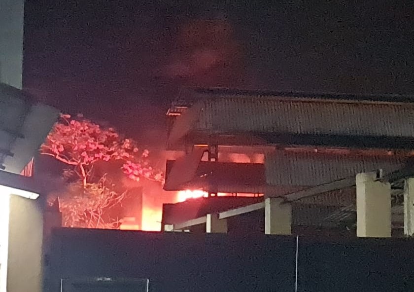 Fire breaks out at Morli MID in Ambernath | अंबरनाथच्या मोरीवली एमआयडीसीत वायूगळती अन् रासायनिक कंपनीला भीषण आग