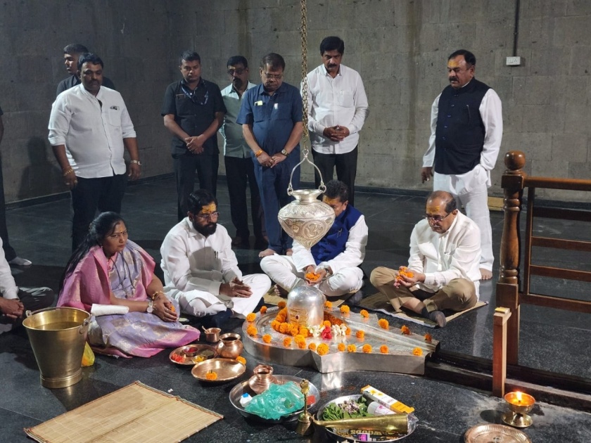 Sudden change of Chief Minister Eknath Shinde's visit to sinnar ishanyeshwar, visit of Brahmandpandits and darshan of Ishanyeshwar | मुख्यमंत्र्यांच्या दौऱ्यात बदल, अचानक ब्रम्हांडपंडितांची भेट अन् ईशान्येश्वराचं दर्शन