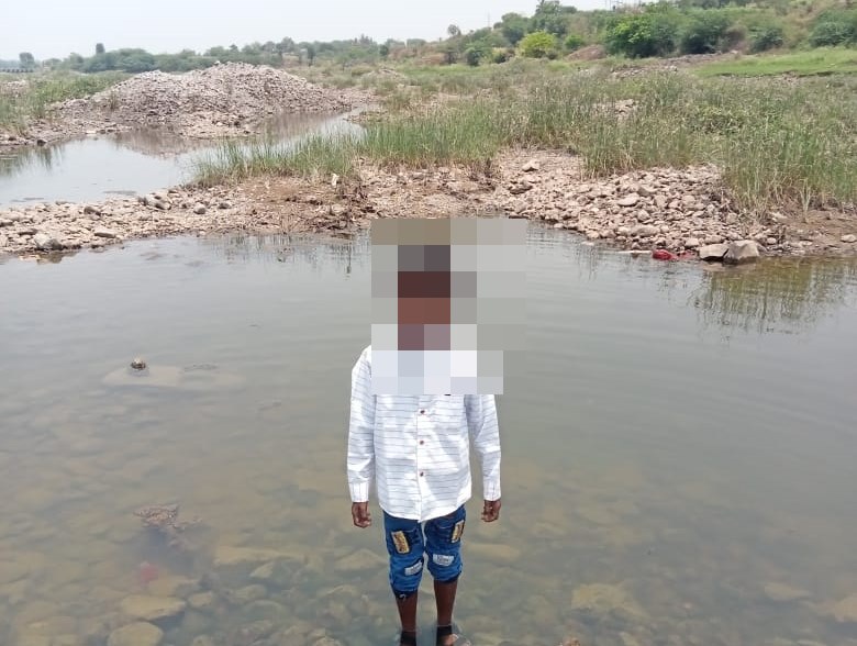 A heart-wrenching incident; Three, including two siblings, drowned in the farm in karkamb Solapur | ह्रदयद्रावक घटना; दोन भावंडांसह तिघांचा शेततळ्यात बुडून मृत्यू