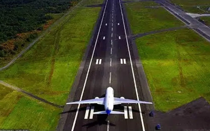 Booking of flight starts from Sindhudurg Airport, Mumbai in one and half hours | सिंधुदुर्ग एअरपोर्टवरून विमानाचे बुकिंग सुरू, फक्त दीड तासांत मुंबईत