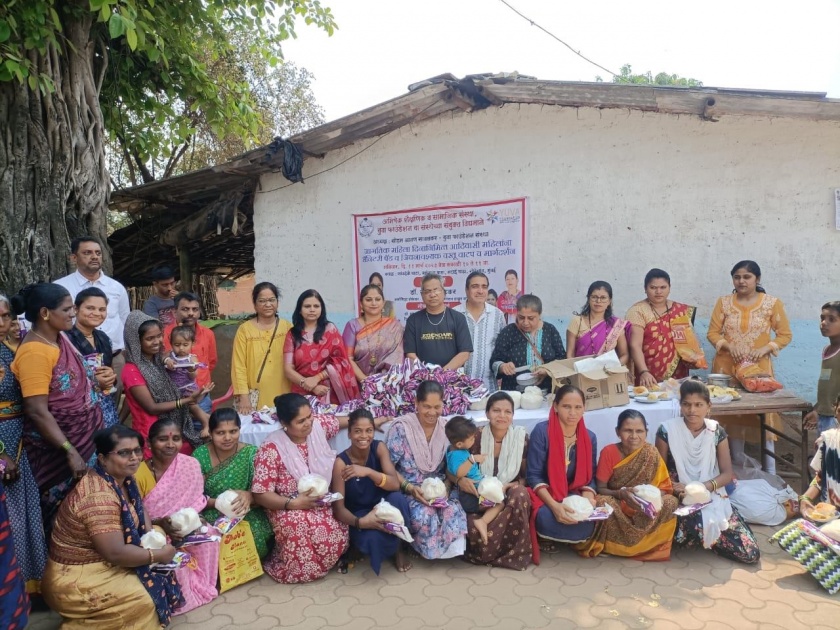 hygiene lessons for tribal women; Free sanitary pads distributed in mumbai | आदिवासी महिलांना स्वच्छतेचे धडे; मोफत सॅनिटरी पॅडचेही केले वाटप