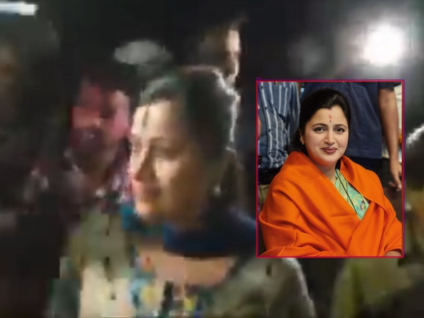 Video: Navneet Rana distributed bad sarees; People's anger, Congress should also ask | Video: नवनीत राणांनी वाटल्या खराब साड्या; लोकांचा संताप, काँग्रेसनेही विचारला जाब
