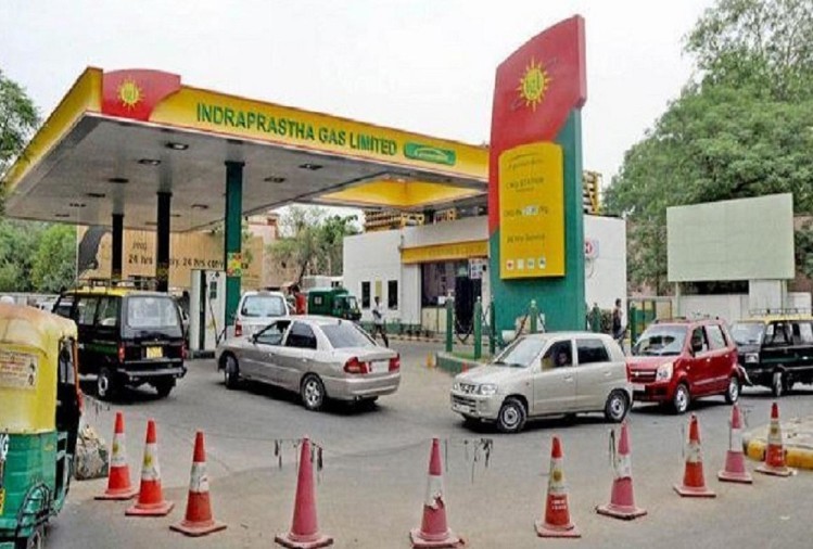 In the state, CNG is cheaper by Rs 5, but petrol has gone up by Rs 3.20 in five days | राज्यात CNG 5 रुपयांनी स्वस्त, पण पाच दिवसांत ३.२० रुपयांनी वाढले पेट्रोल