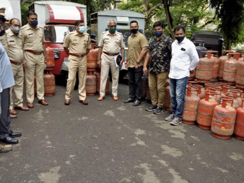 Gas cylinder thief arrested, 115 cylinders and a tampo seized by police in navi mumbai | गॅस सिलेंडर चोरट्यास अटक, तब्बल ११५ सिलेंडर अन् एक टॅम्पो जप्त